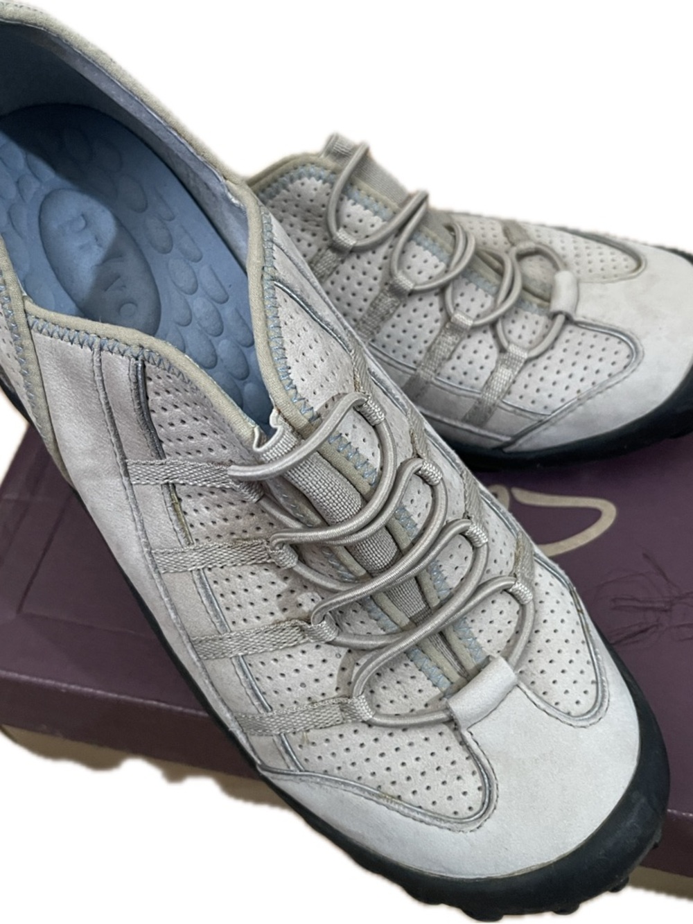 Women’s Casual Lace-Loop Walking Shoes in Light Gray NWOT